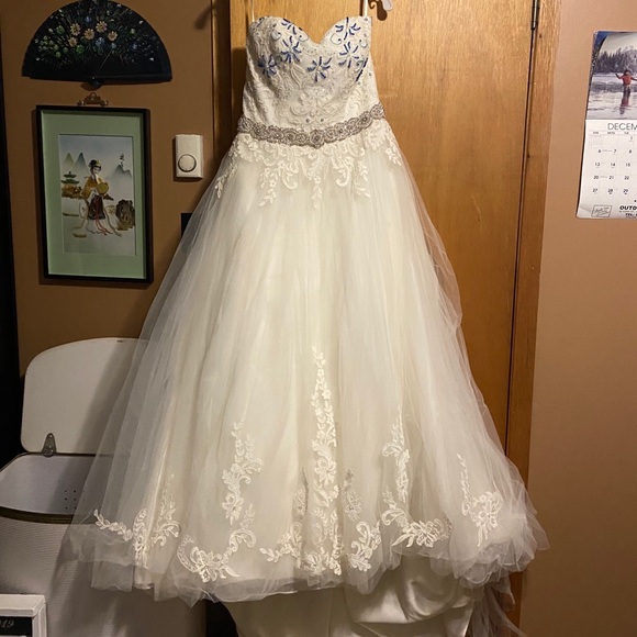 Wedding dress
